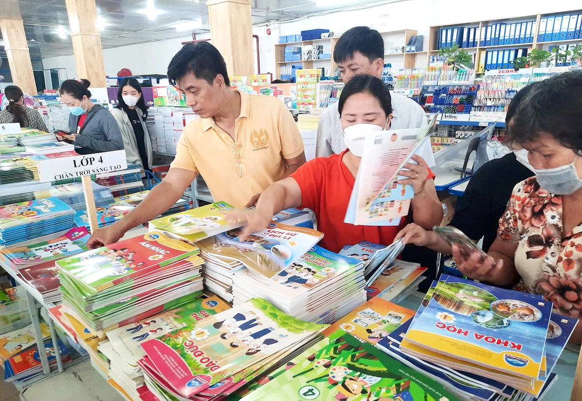 Chủ tịch TP.HCM Nguyễn Văn Được: Bắt đầu từ năm học 2026-2027 sẽ miễn phí sách giáo khoa