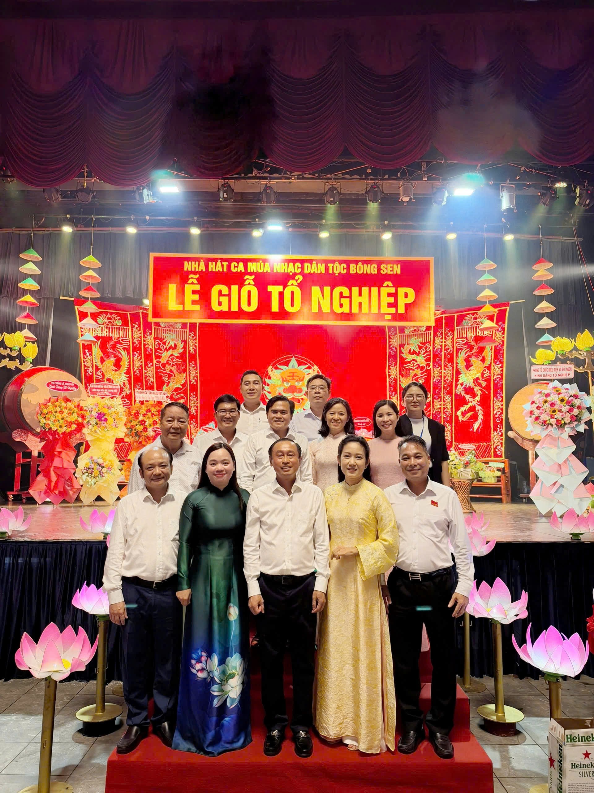 Lãnh đạo HĐND TP.HCM dâng hương Giỗ Tổ Sân khấu: Tiếp nối truyền thống, đồng hành cùng văn nghệ sĩ