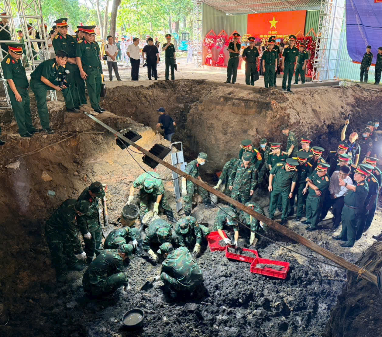 MỆNH LỆNH TỪ TRÁI TIM: ​Khoảng lặng thiêng liêng dưới bóng cờ đầu tuần