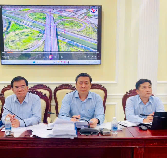BAN KINH TẾ - NGÂN SÁCH HĐND THÀNH PHỐ THẨM TRA 08 DỰ ÁN TRÌNH KỲ HỌP THỨ TƯ