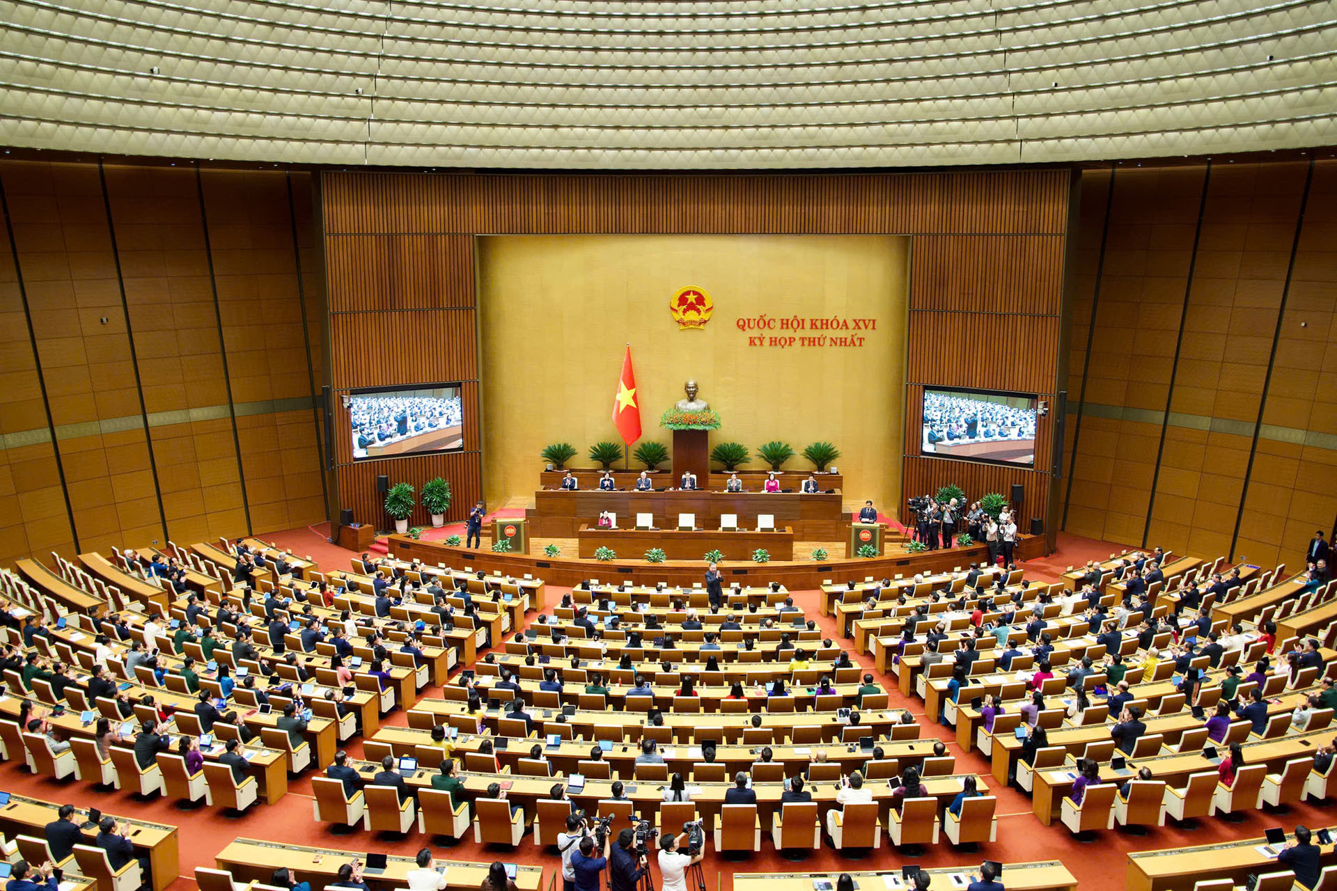 Kiên quyết cắt giảm chi không cần thiết để cải cách tiền lương