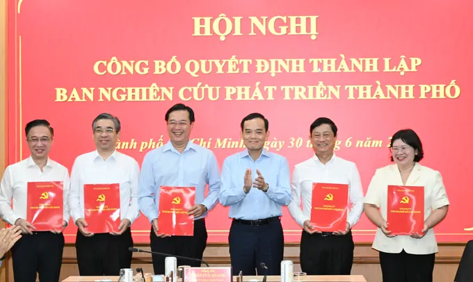 Ban Nghiên cứu phát triển TPHCM thành lập 6 tiểu ban trực thuộc