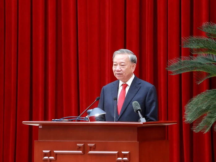 Tổng Bí thư, Chủ tịch nước Tô Lâm trao quyết định của Bộ Chính trị về công tác cán bộ