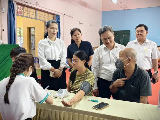 Quyết liệt đẩy nhanh tiến độ khám sức khỏe định kỳ cho người dân