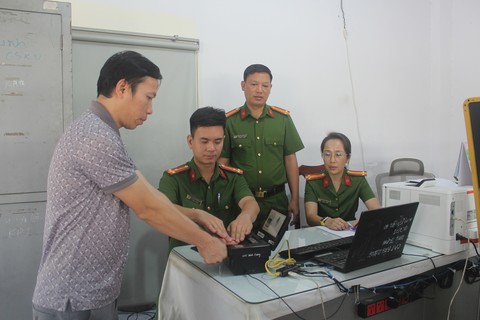 Công an phường Bình Dương giải quyết thủ tục hành chính vào buổi tối, cuối tuần cho công nhân, người lao động