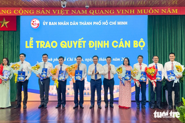 Chủ tịch UBND TP.HCM trao nhiều quyết định bổ nhiệm giám đốc sở và cán bộ