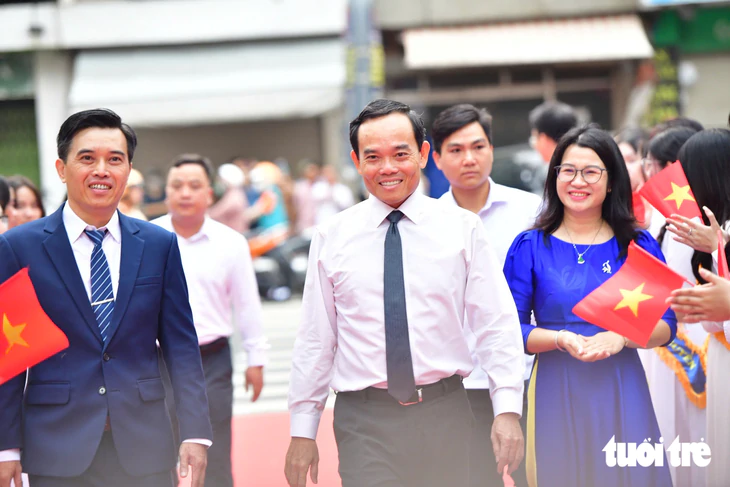 Bí thư Trần Lưu Quang, Chủ tịch Nguyễn Văn Được dự lễ khai giảng tại Trường THPT Trần Khai Nguyên