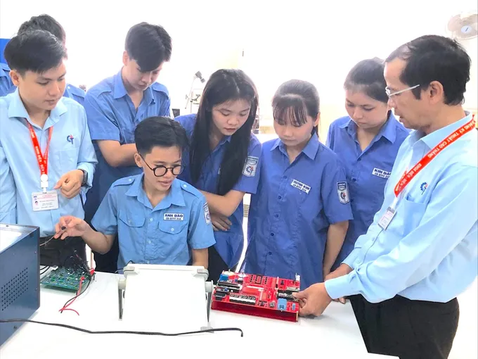 Đổi mới đào tạo để sát thị trường lao động
