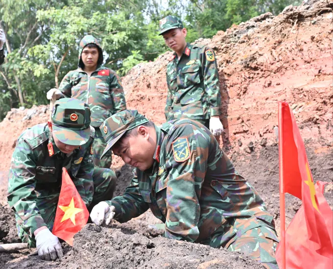 Tìm thấy thêm 8 bộ hài cốt liệt sĩ tại Công viên Lê Thị Riêng