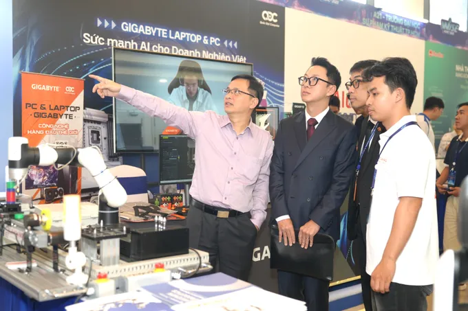 Hình thành những thiết chế đủ năng lực dẫn dắt tăng trưởng