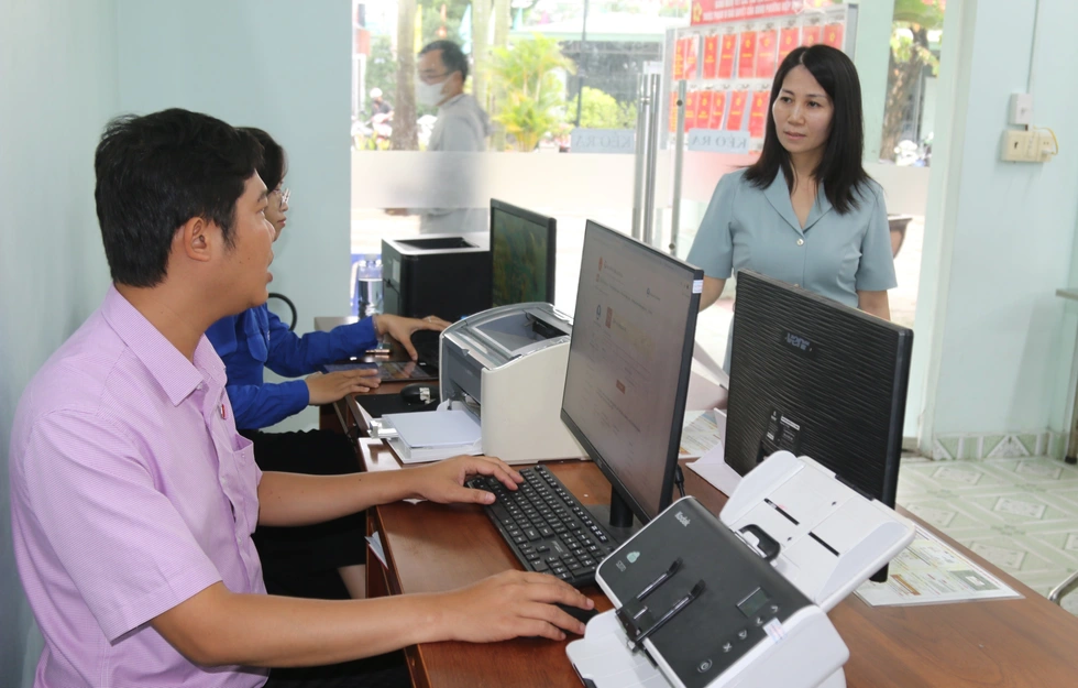 Thủ tục thông suốt, người dân TPHCM không còn ngại đến phường