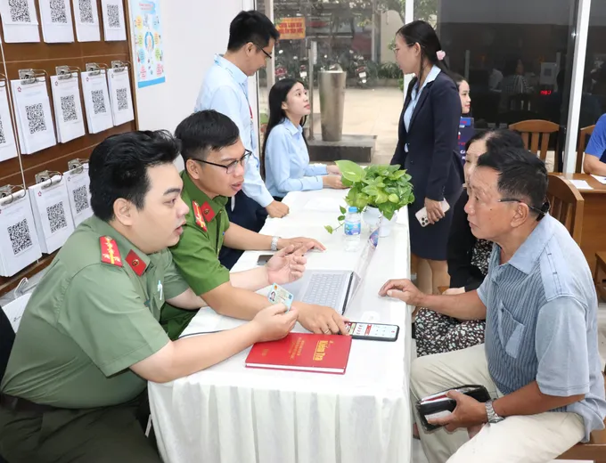 Đưa dịch vụ công trực tuyến đến gần với người dân