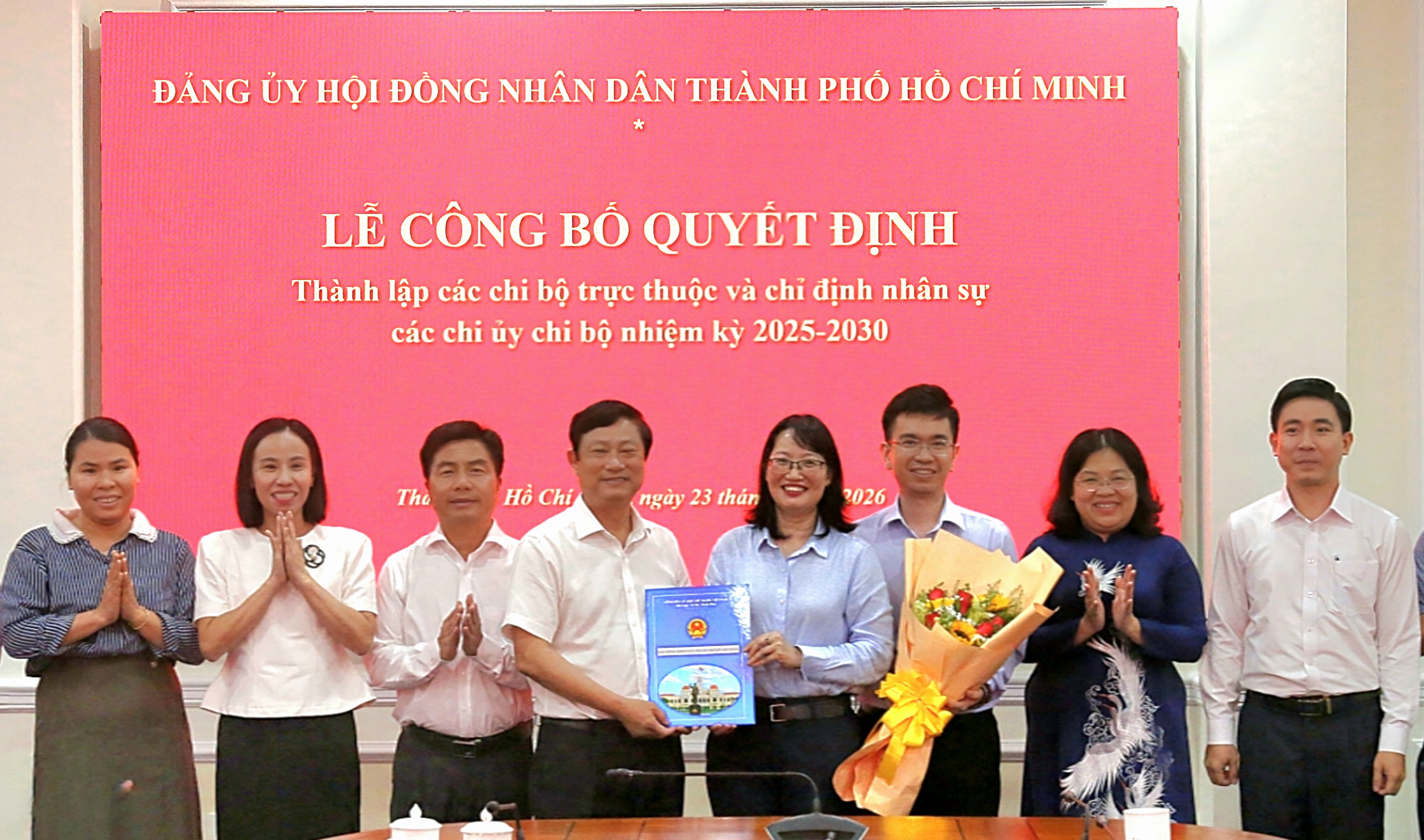 Công bố quyết định thành lập 06 Chi bộ trực thuộc Đảng ủy HĐND Thành phố