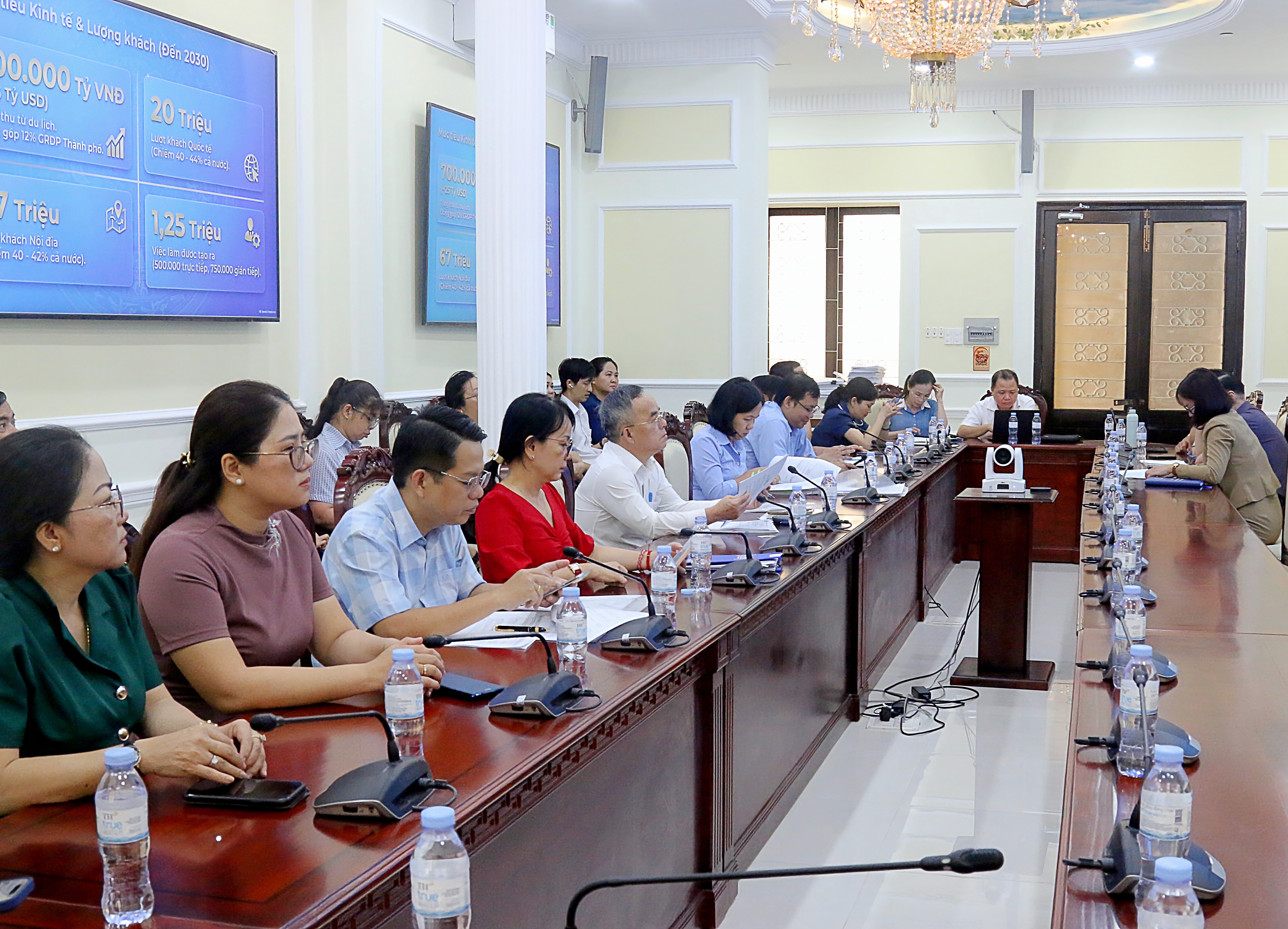 Đảng ủy Hội đồng nhân dân Thành phố Hồ Chí Minh tổ chức học tập, quán triệt các nghị quyết, chỉ thị của Bộ Chính trị