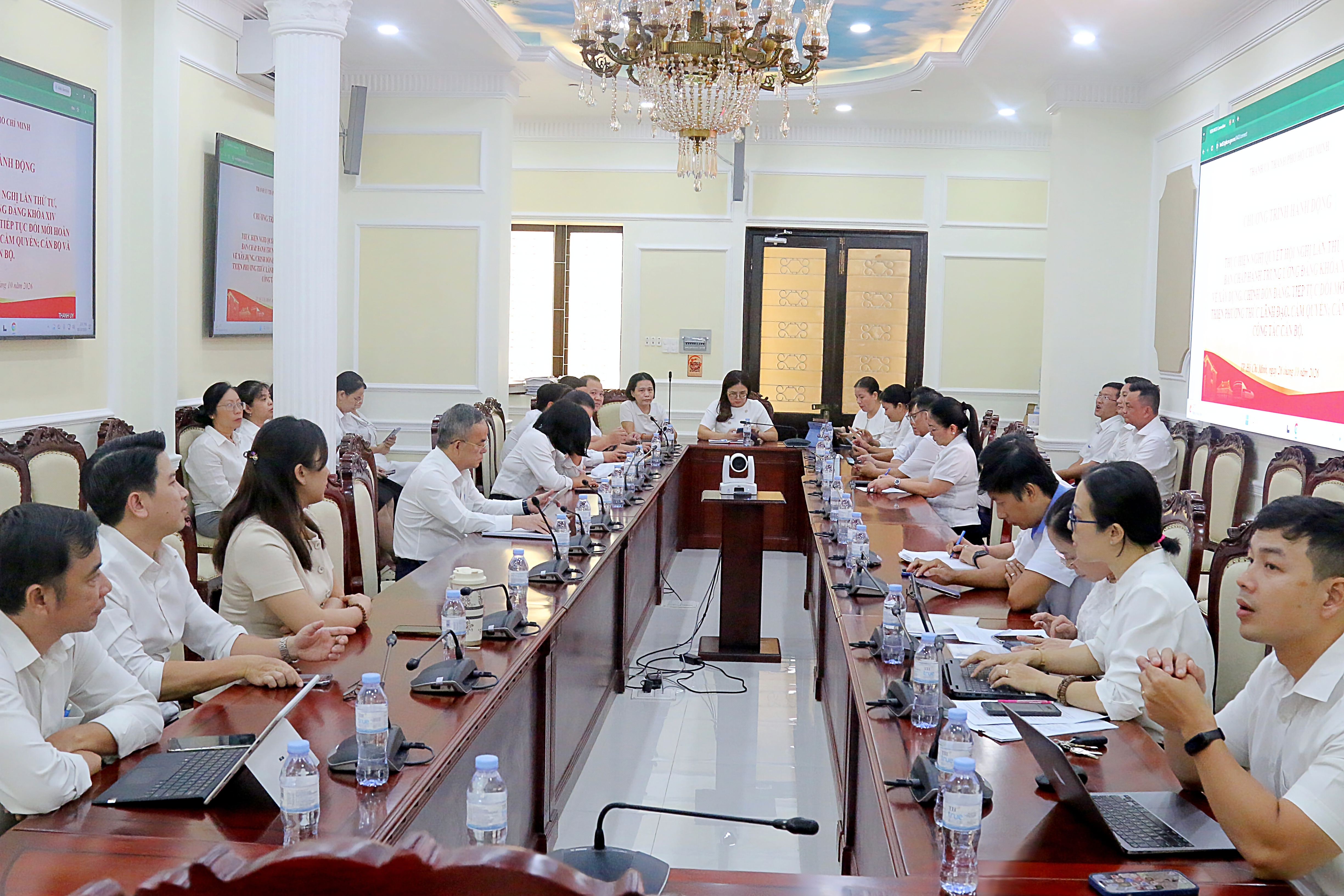 ĐẢNG ỦY HỘI ĐỒNG NHÂN DÂN THÀNH PHỐ HỒ CHÍ MINH THAM DỰ HỘI NGHỊ QUÁN TRIỆT, TRIỂN KHAI THỰC HIỆN NGHỊ QUYẾT HỘI NGHỊ LẦN THỨ TƯ BAN CHẤP HÀNH TRUNG ƯƠNG ĐẢNG KHÓA XIV