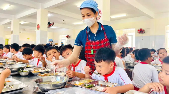 Phụ huynh có thêm kênh giám sát bữa ăn học đường