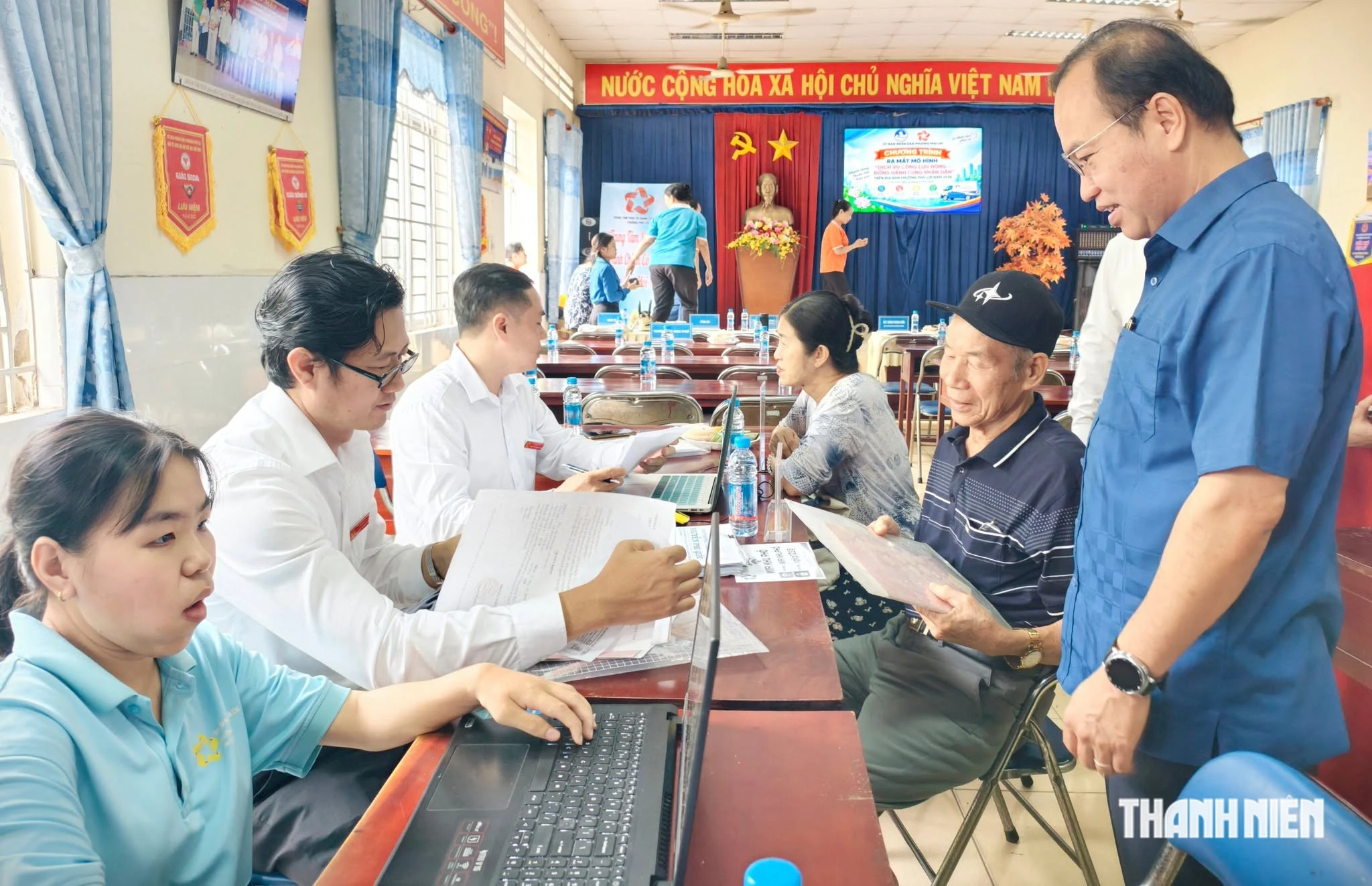 Dịch vụ công ở TP.HCM được đưa đến tận khu phố phục vụ người dân