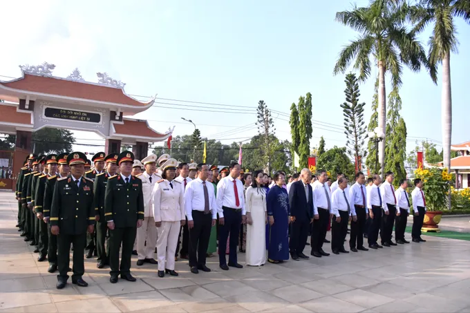 Đoàn lãnh đạo TPHCM viếng Nghĩa trang Liệt sĩ Bà Rịa - Vũng Tàu