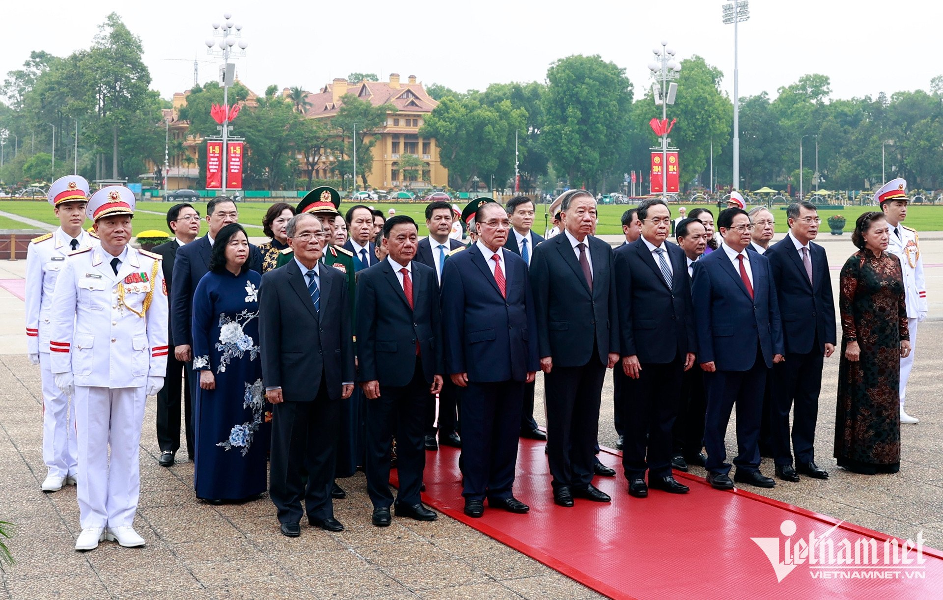 Lãnh đạo Đảng, Nhà nước vào Lăng viếng Chủ tịch Hồ Chí Minh nhân dịp 30/4