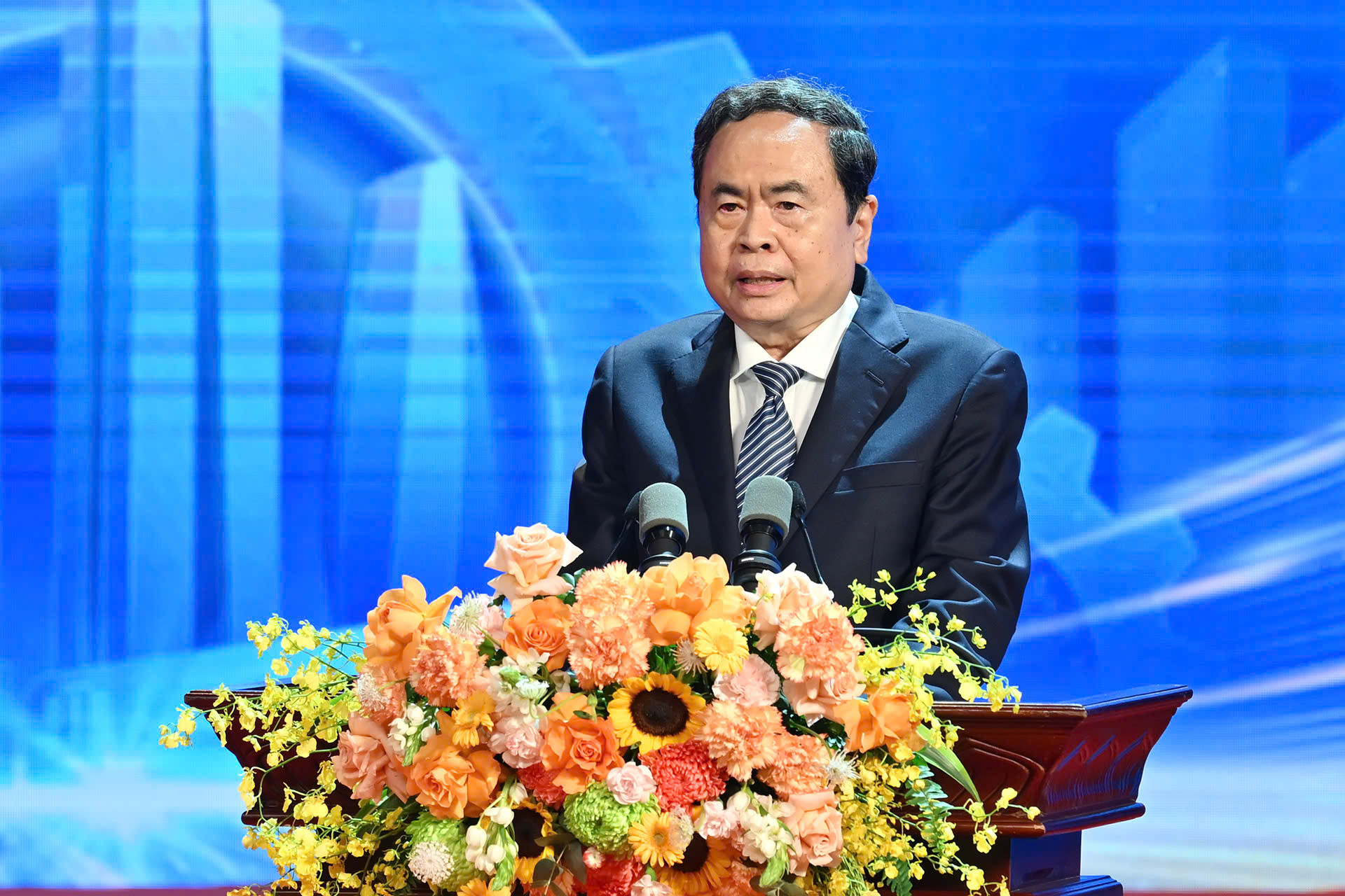 Chủ tịch Quốc hội: Nâng cao năng suất lao động và tăng trưởng hai con số