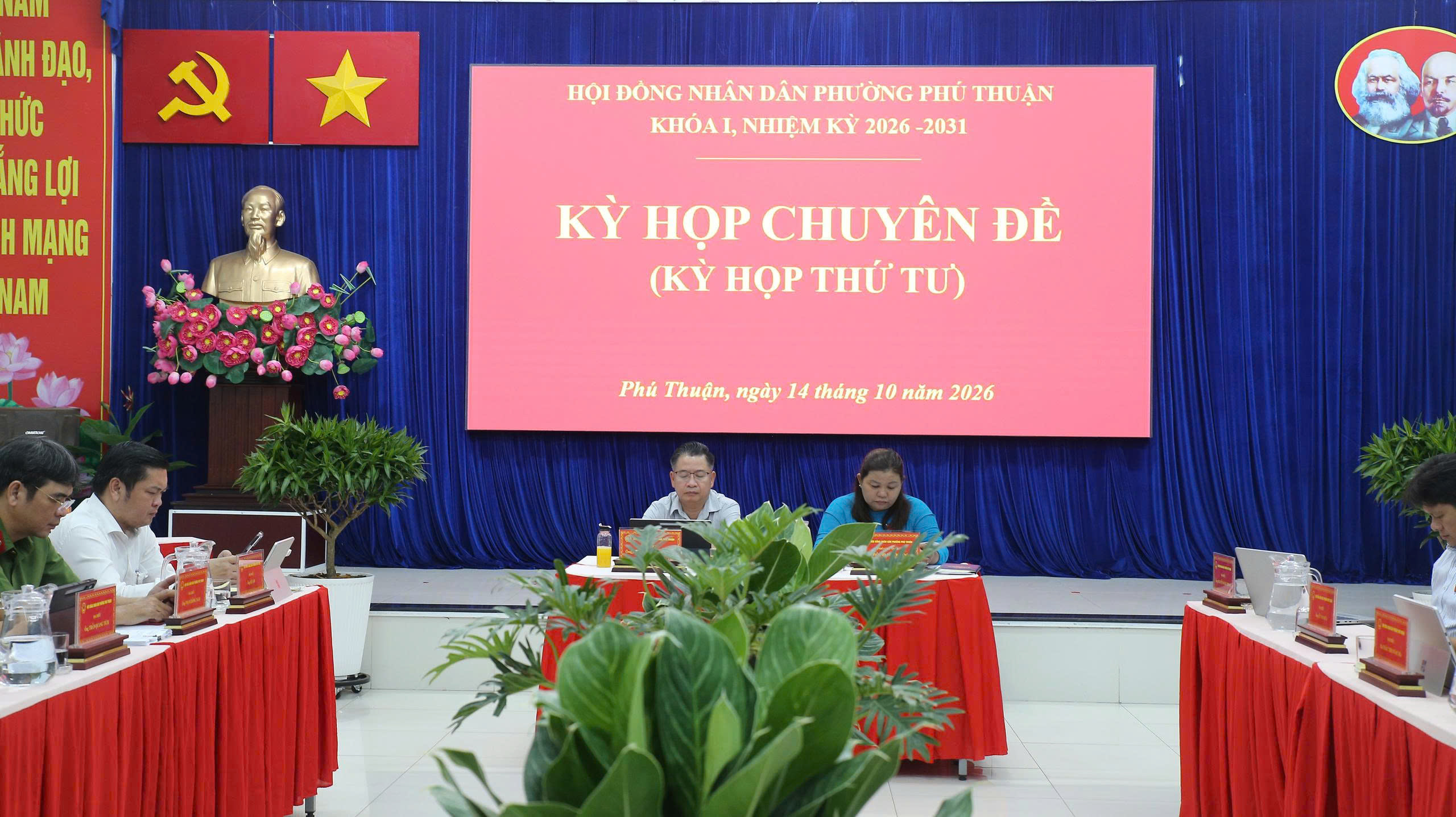HỘI ĐỒNG NHÂN DÂN PHƯỜNG PHÚ THUẬN THÔNG QUA 3 NGHỊ QUYẾT QUAN TRỌNG TẠI KỲ HỌP CHUYÊN ĐỀ