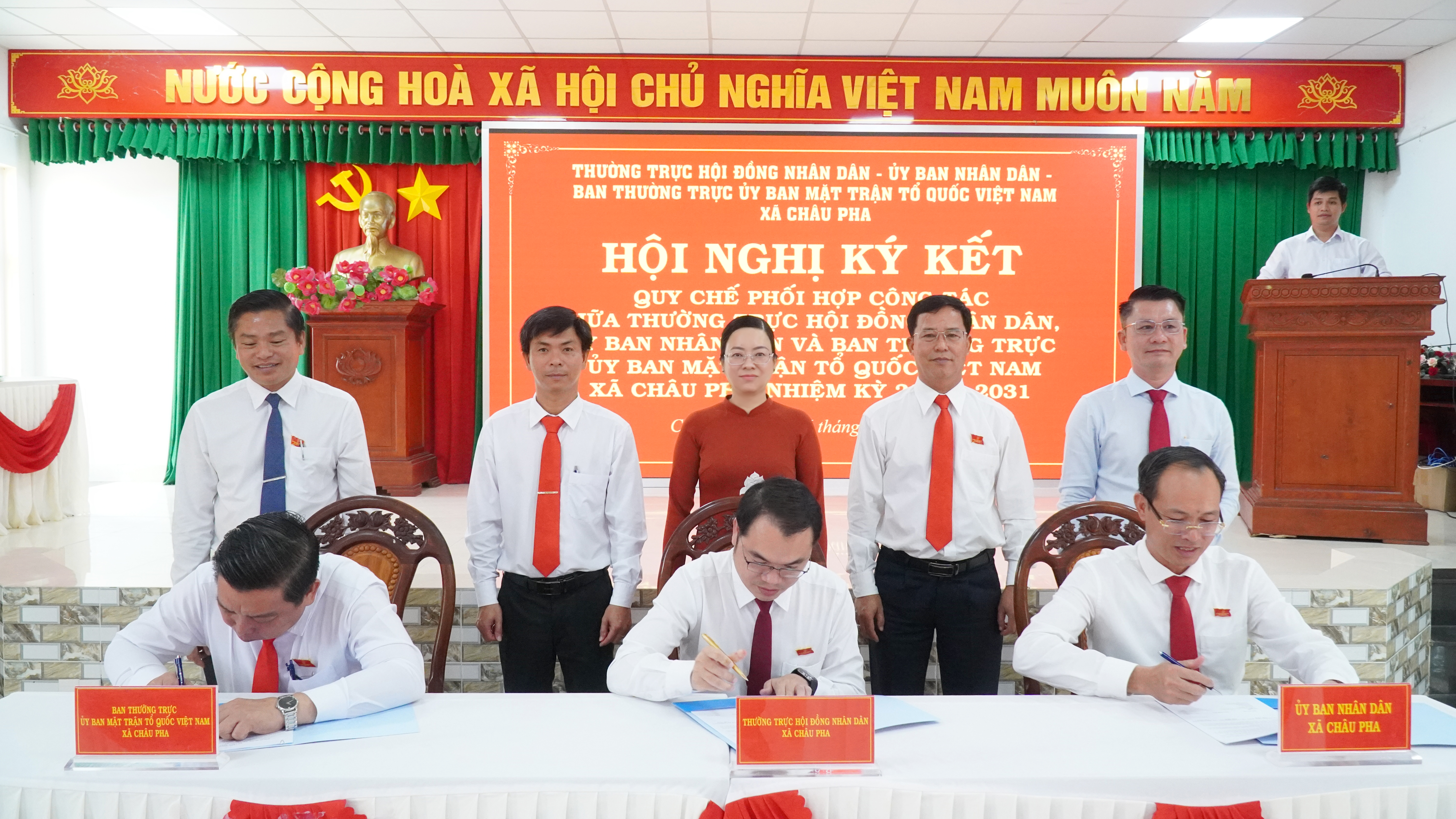 THƯỜNG TRỰC HĐND, UBND VÀ BAN THƯỜNG TRỰC ỦY BAN MTTQ VIỆT NAM XÃ CHÂU PHA KÝ KẾT QUY CHẾ PHỐI HỢP CÔNG TÁC NHIỆM KỲ 2026 - 2031