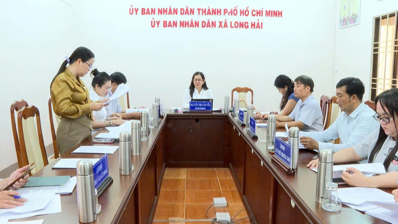 THƯỜNG TRỰC HĐND XÃ LONG HẢI THÔNG QUA DỰ THẢO BÁO CÁO KẾT QUẢ GIÁM SÁT CHUYÊN ĐỀ “VỀ CÔNG TÁC GIẢI QUYẾT THỦ TỤC HÀNH CHÍNH, CẢI CÁCH HÀNH CHÍNH VÀ CHẤT LƯỢNG CUNG CẤP DỊCH VỤ HÀNH CHÍNH CÔNG”   