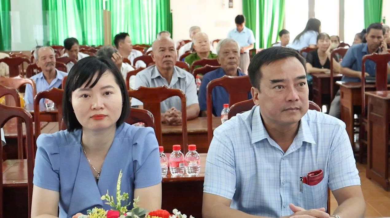 Tổ đại biểu Hội đồng nhân dân Thành phố Hồ Chí Minh, đơn vị bầu cử số 4 tiếp xúc cử tri sau Kỳ họp thứ ba