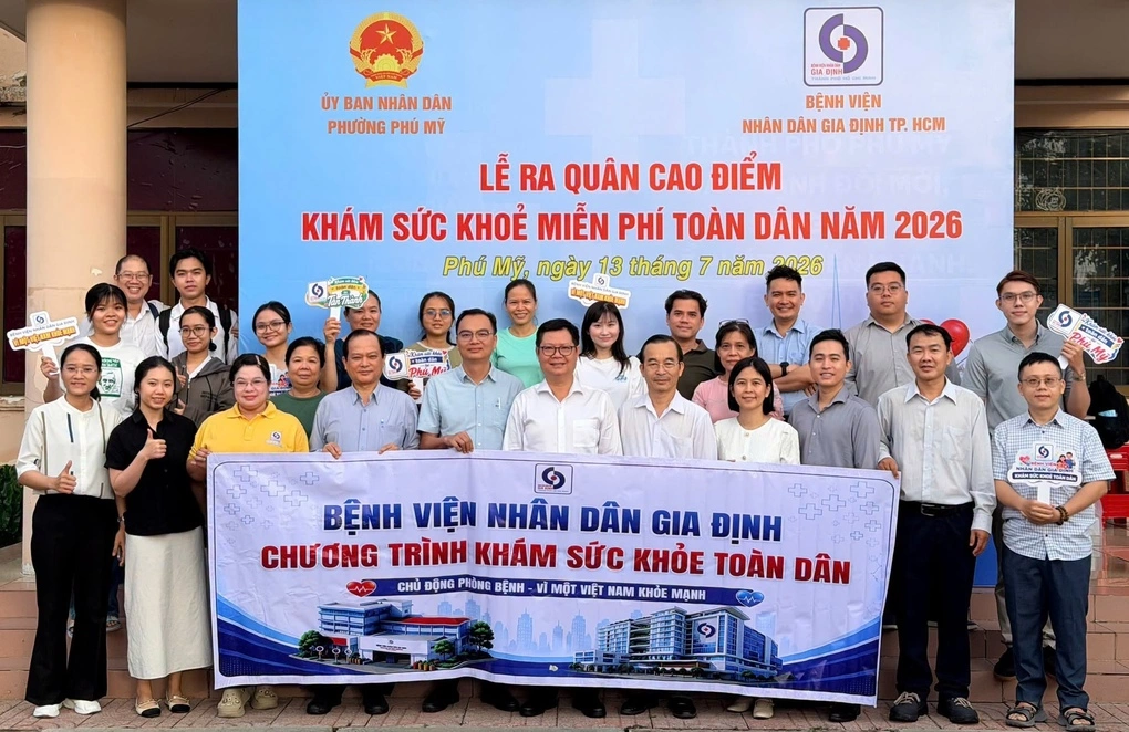 Bác sĩ bệnh viện lớn TP HCM về tận phường khám miễn phí cho dân