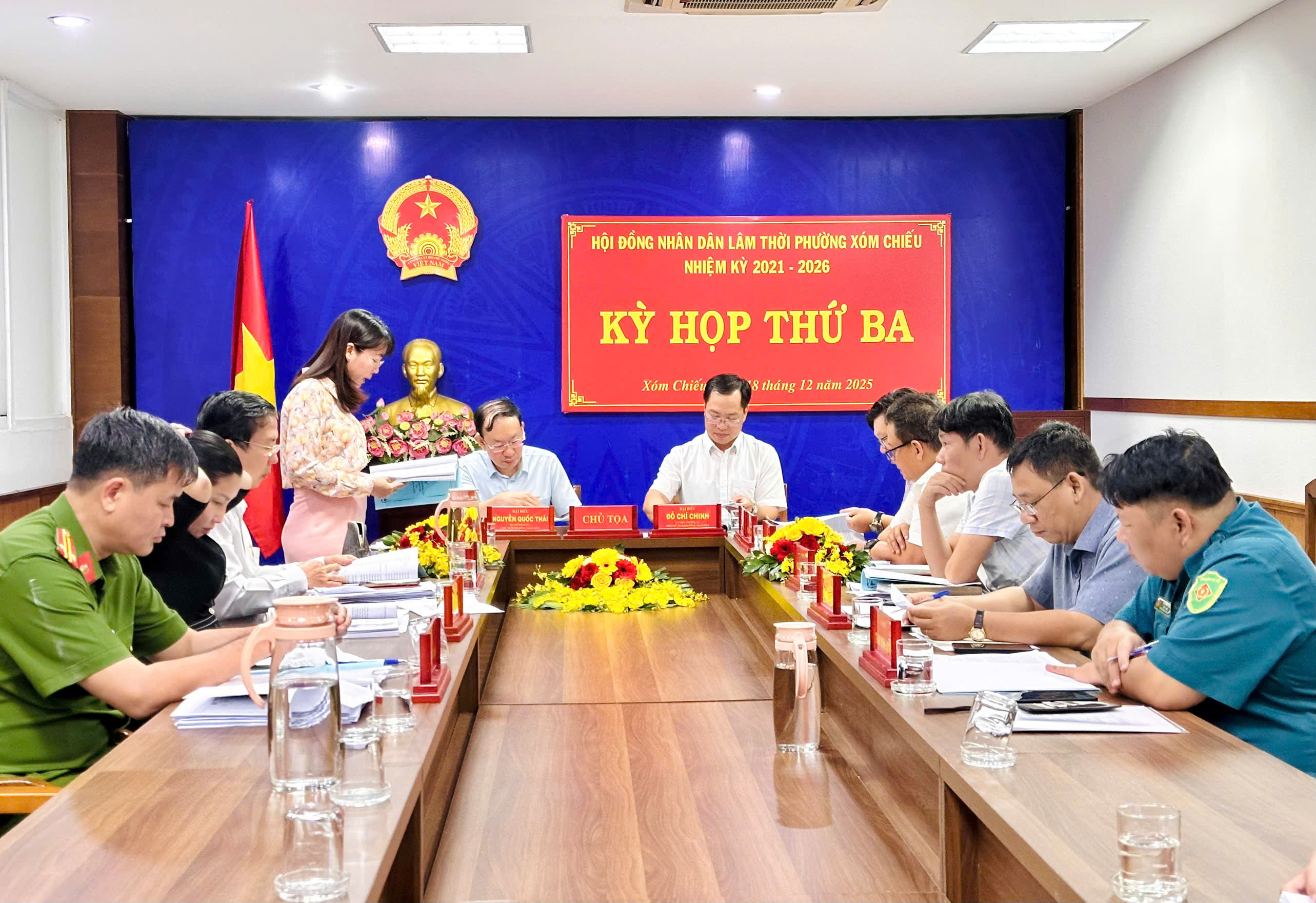Họp Hội đồng nhân dân lâm thời phường Xóm Chiếu nhiệm kỳ 2021 – 2026, kỳ họp thứ ba (kỳ họp thường lệ cuối năm 2025)