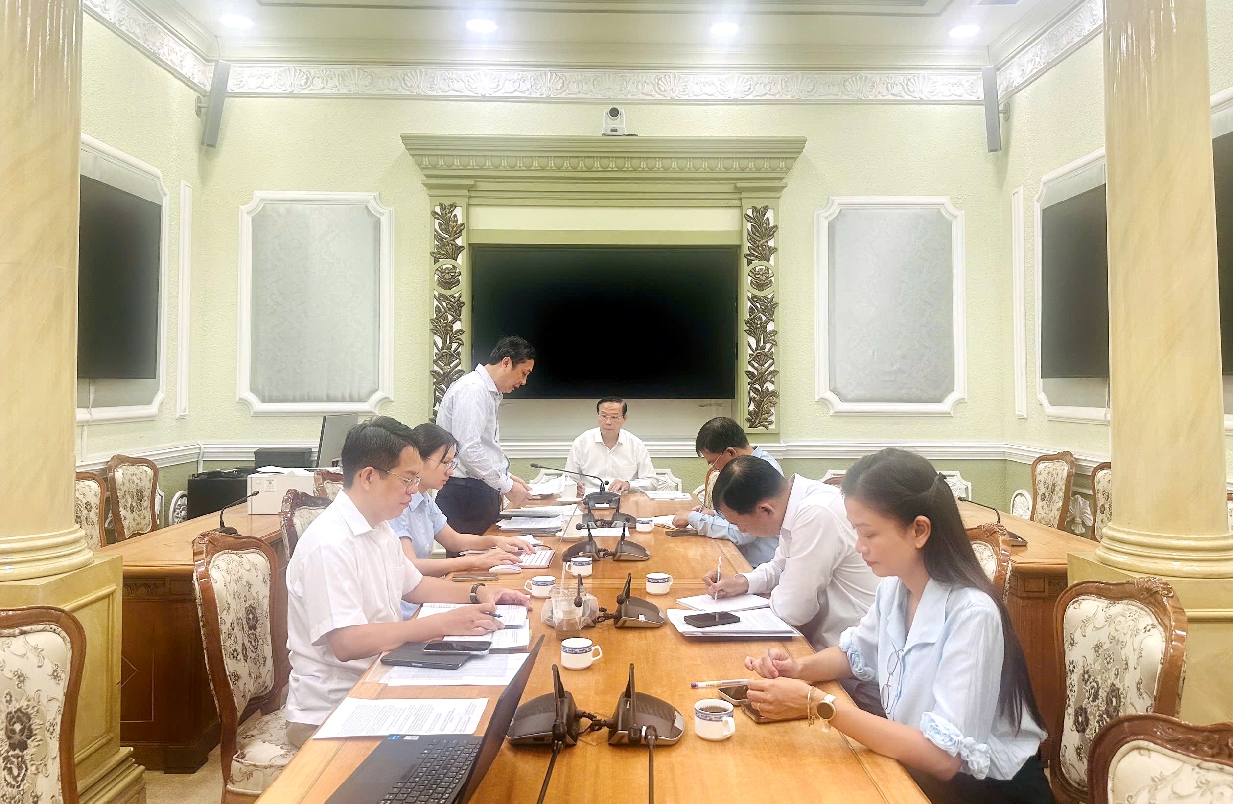 Phó Chủ tịch Thường trực HĐND Thành phố Nguyễn Văn Thọ  làm việc với Ban Kinh tế - Ngân sách về triển khai Luật Phát triển đô thị  và một số nhiệm vụ trọng tâm