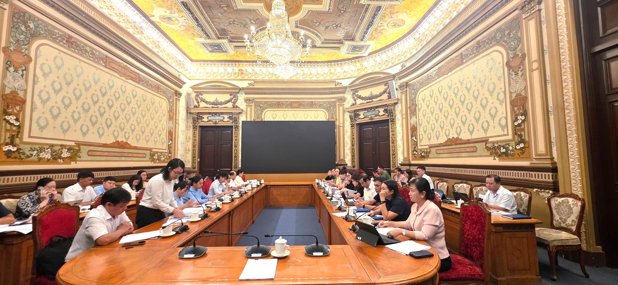 BAN PHÁP CHẾ HĐND THÀNH PHỐ TỔ CHỨC KHẢO SÁT CÁC DỰ THẢO NGHỊ QUYẾT VỀ CÔNG CHỨC, VIÊN CHỨC