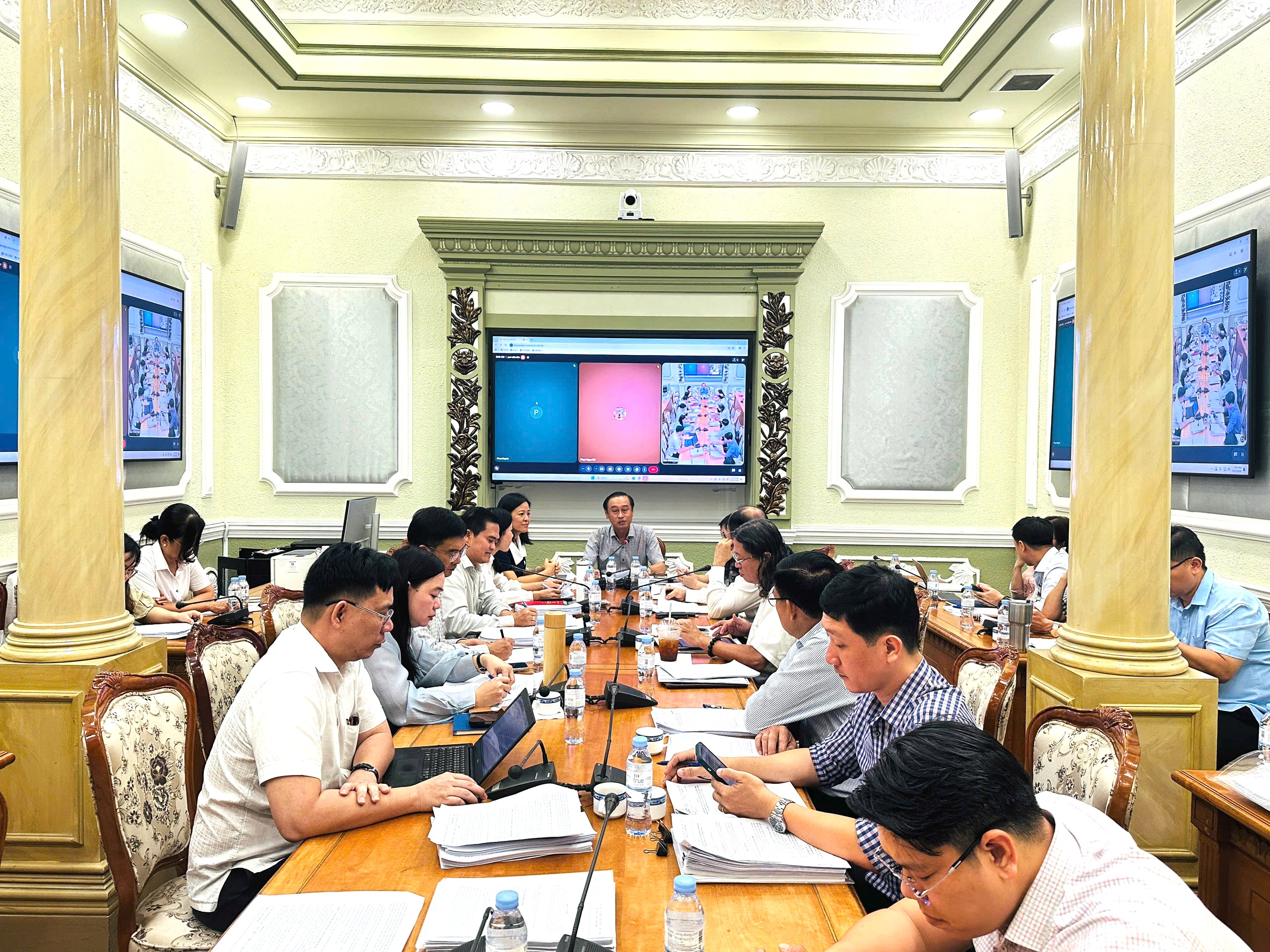 Ban Văn hóa - Xã hội HĐND Thành phố: Thẩm tra các dự thảo Nghị quyết quy định một số chính sách thu hút, hỗ trợ phát triển nguồn nhân lực y tế trên địa bàn Thành phố Hồ Chí Minh và Nghị quyết quy định chính sách hỗ trợ cho một số đối tượng người lao động trên địa bàn Thành phố Hồ Chí Minh trước khi đi làm việc ở nước ngoài theo hợp đồng và sau khi hoàn thành hợp đồng trở về nước