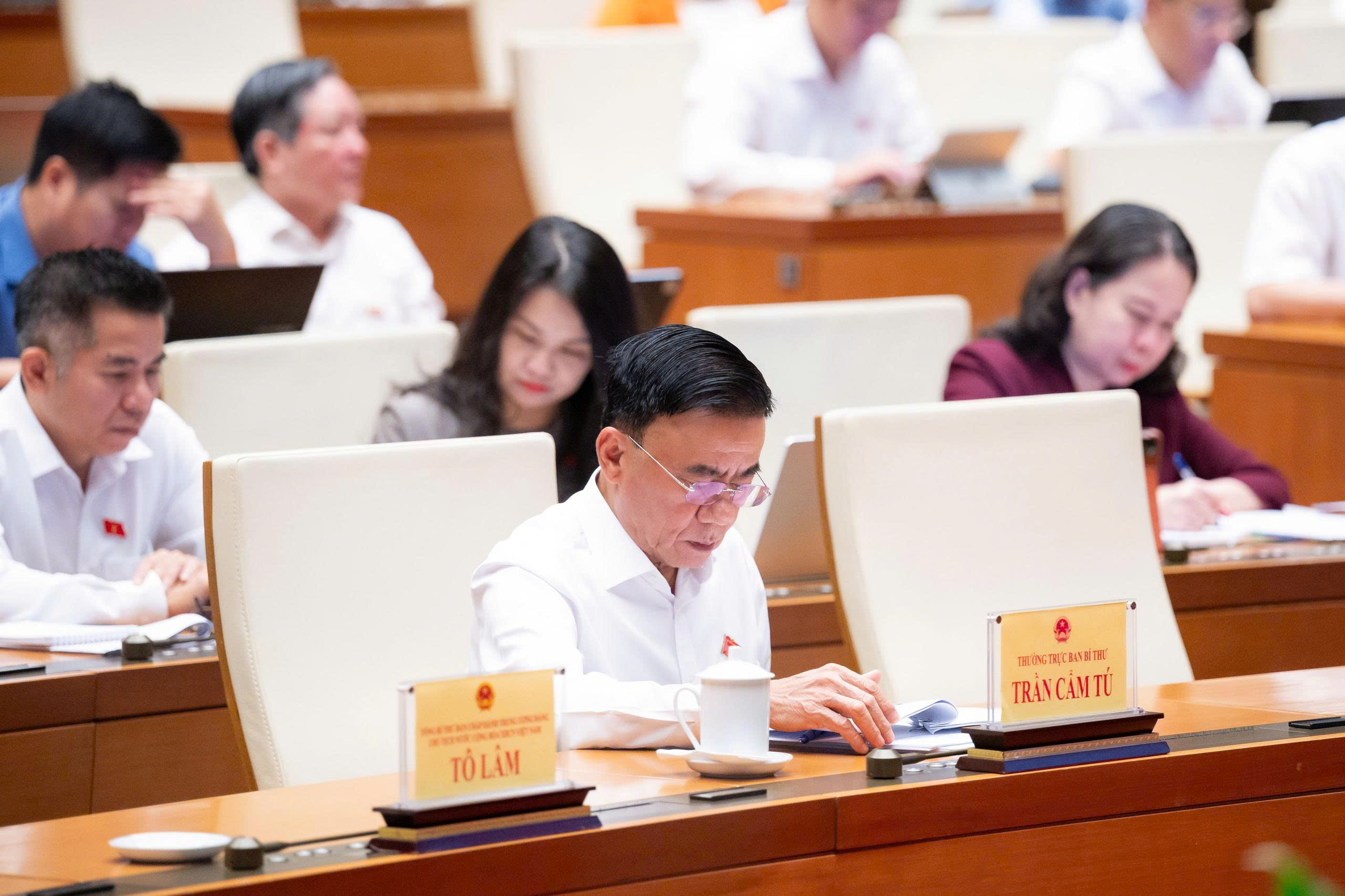 Quốc hội thảo luận về Luật sửa đổi, bổ sung một số điều của 4 luật thuộc lĩnh vực thông tin, khoa học công nghệ và cho ý kiến về đề nghị phê chuẩn 01 hiệp định