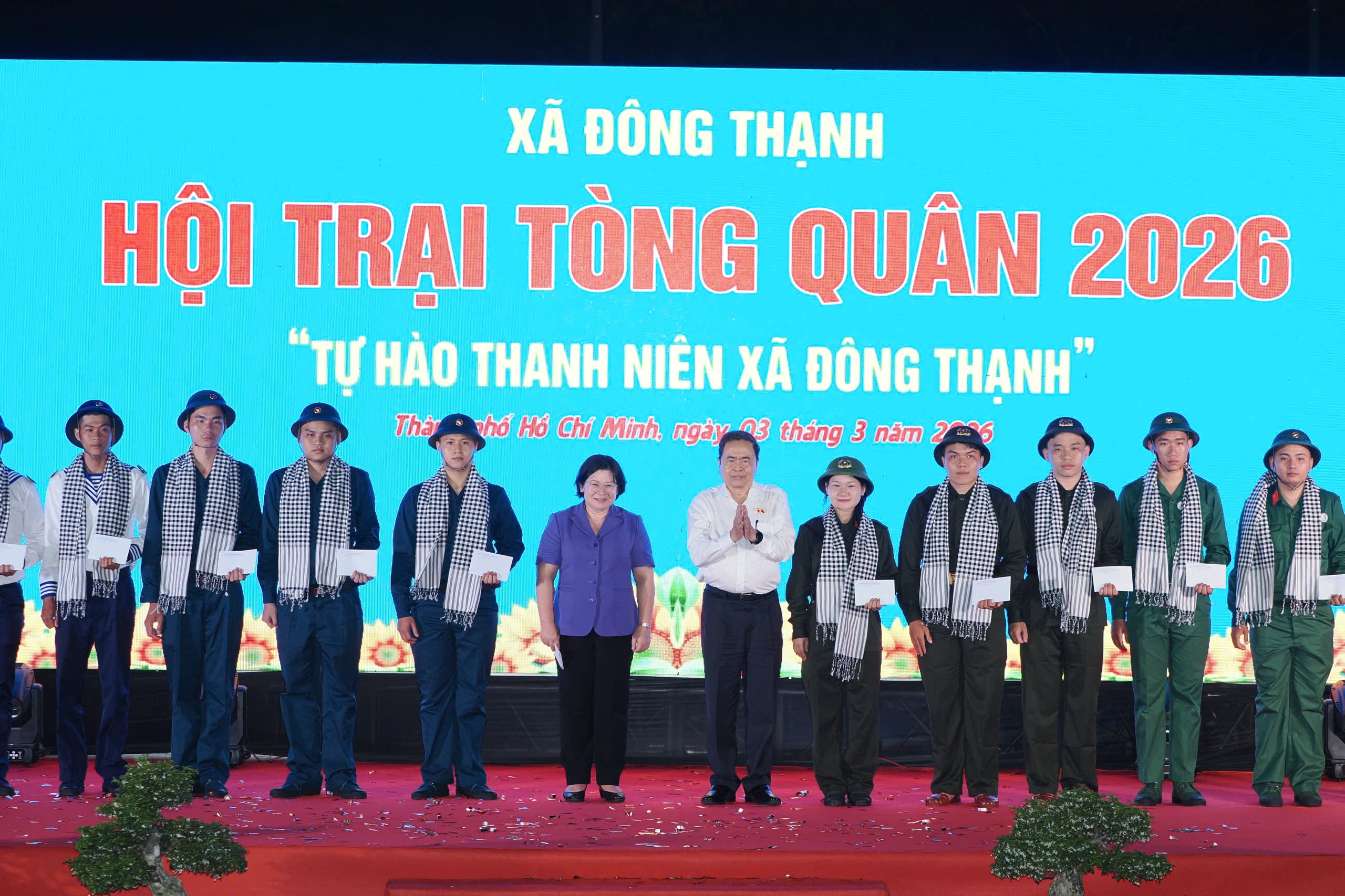 Chủ tịch Quốc hội động viên thanh niên TPHCM lên đường nhập ngũ