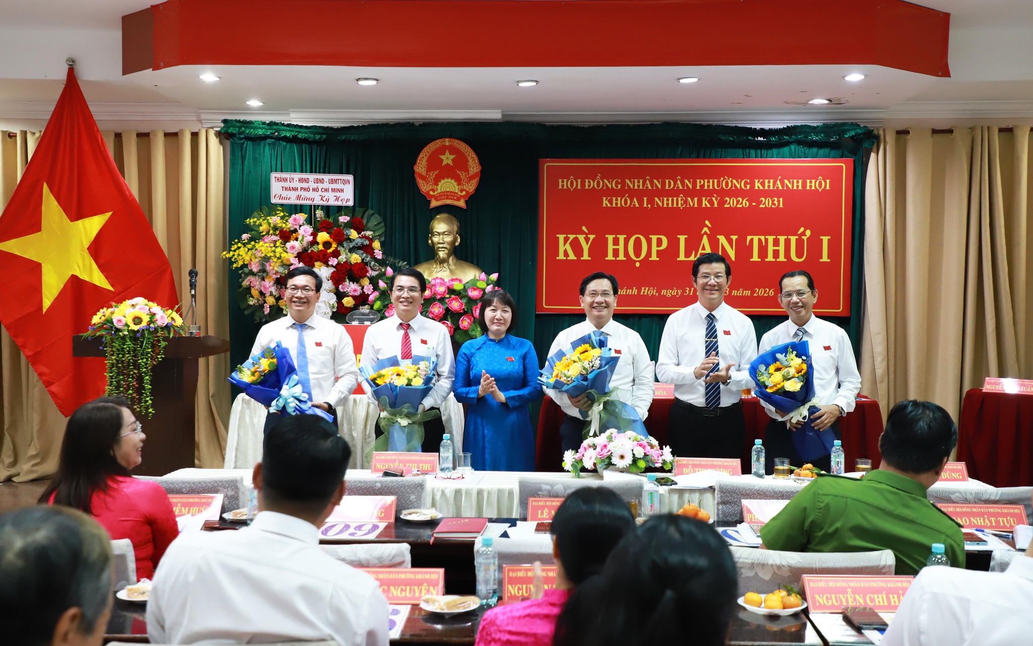 KỲ HỌP THỨ I HỘI ĐỒNG NHÂN DÂN PHƯỜNG KHÁNH HỘI KHÓA I, NHIỆM KỲ 2026 - 2031: ÔNG LÝ TẤN HÒA TÁI ĐẮC CỬ CHỦ TỊCH HỘI ĐỒNG NHÂN DÂN PHƯỜNG