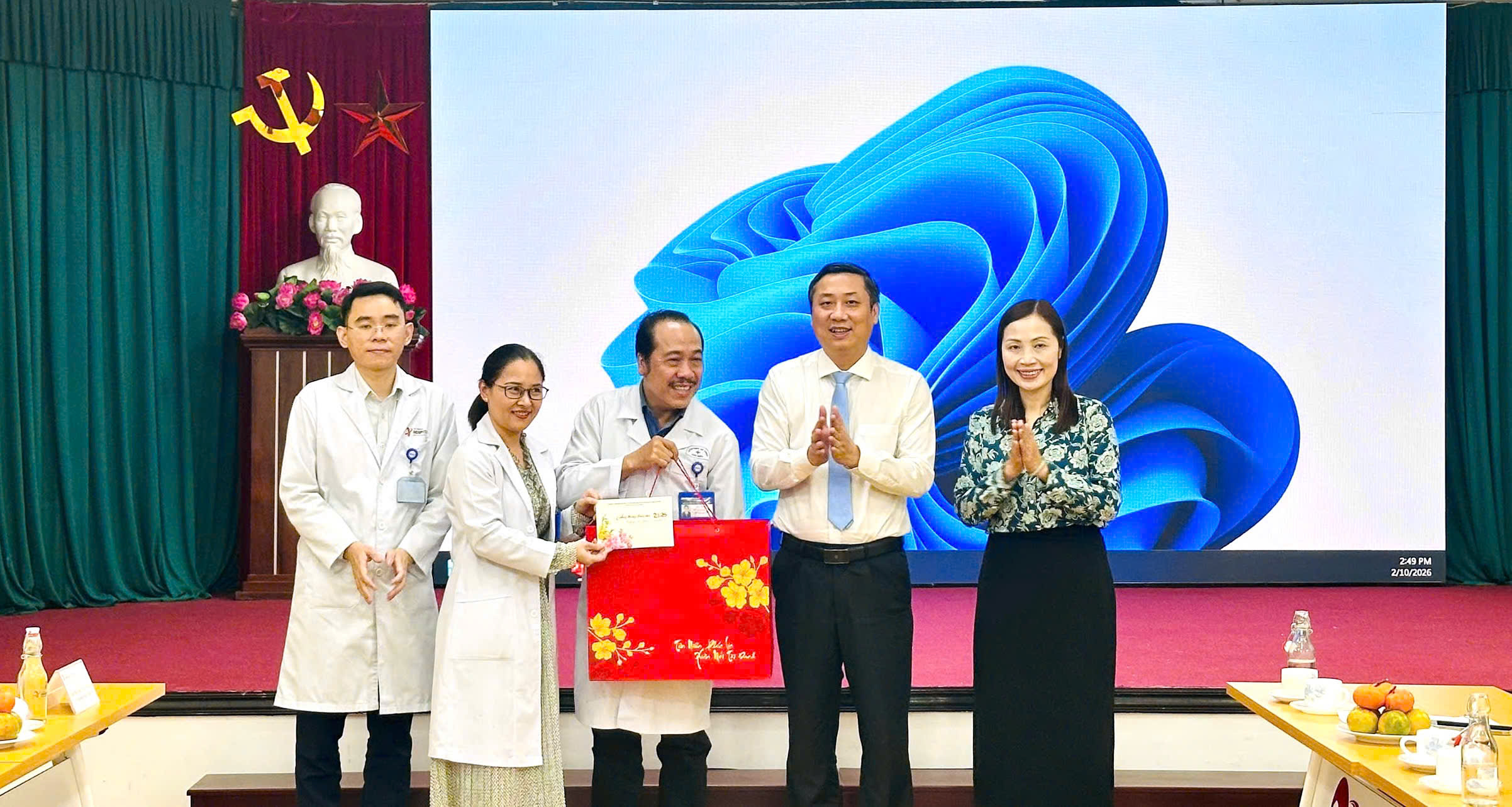 Đoàn Lãnh đạo Thành phố theo Kế hoạch số 35/KH-UBND ngày 27/01/2026 thăm, chúc Tết các đơn vị Y tế nhân dịp Tết Bính Ngọ 2026