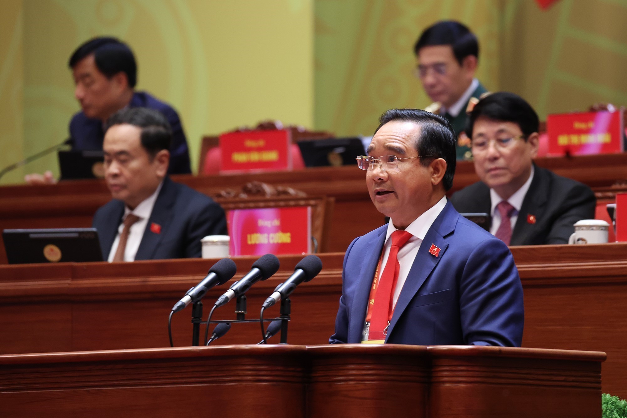 Chủ tịch TP.HCM: Thành phố không thể phát triển theo lối mòn