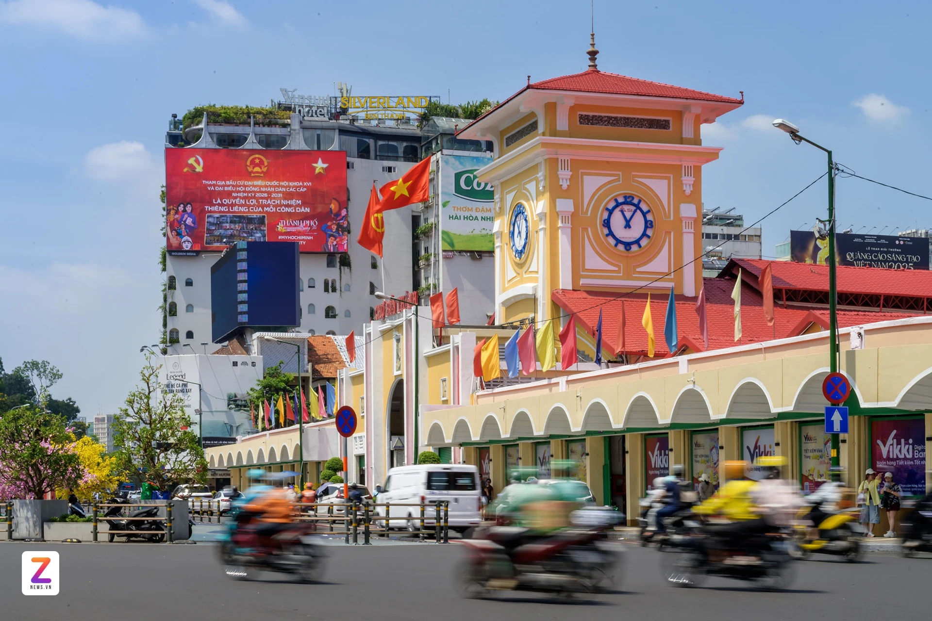 TP.HCM rực rỡ cờ hoa trước ngày bầu cử