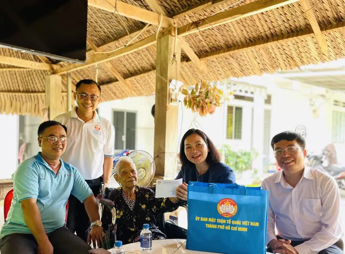 Đồng chí Trương Thị Bích Hạnh thăm, tri ân Mẹ Việt Nam Anh hùng