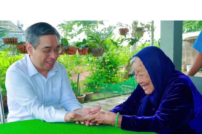 Lãnh đạo TPHCM thăm, tri ân Mẹ Việt Nam Anh hùng