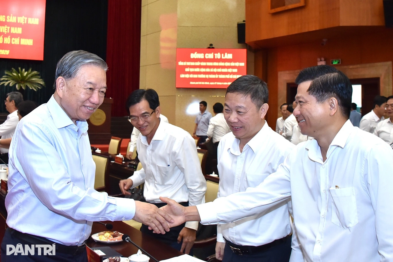 Tổng Bí thư, Chủ tịch nước biểu dương chính sách miễn phí xe buýt của TPHCM