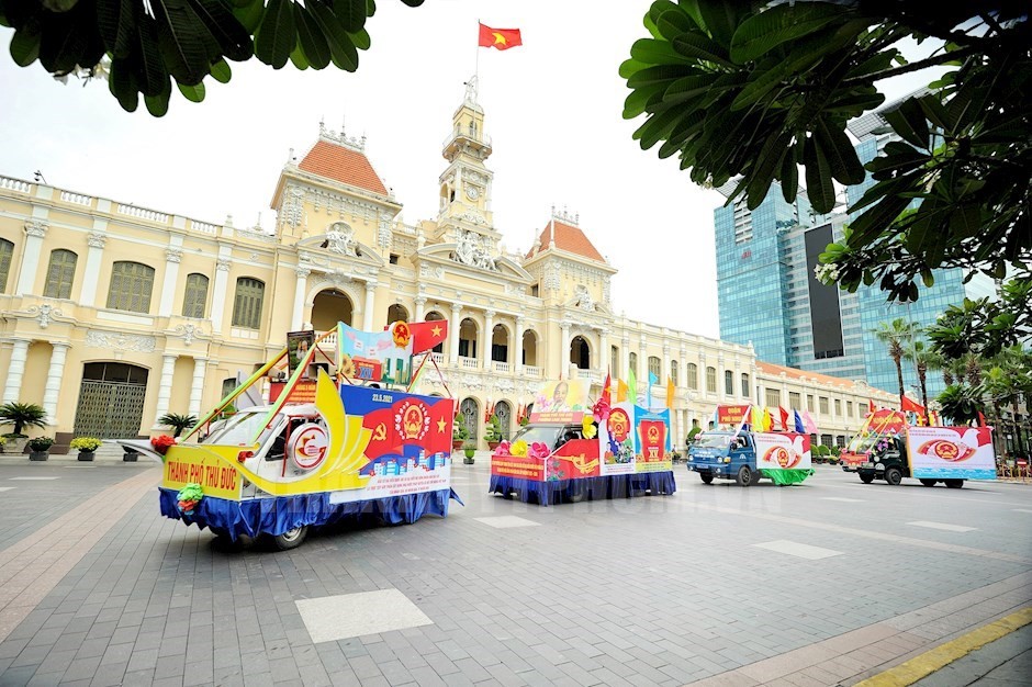 TP.HCM tổ chức diễu hành xe hoa tuyên truyền bầu cử Quốc hội và HĐND các cấp