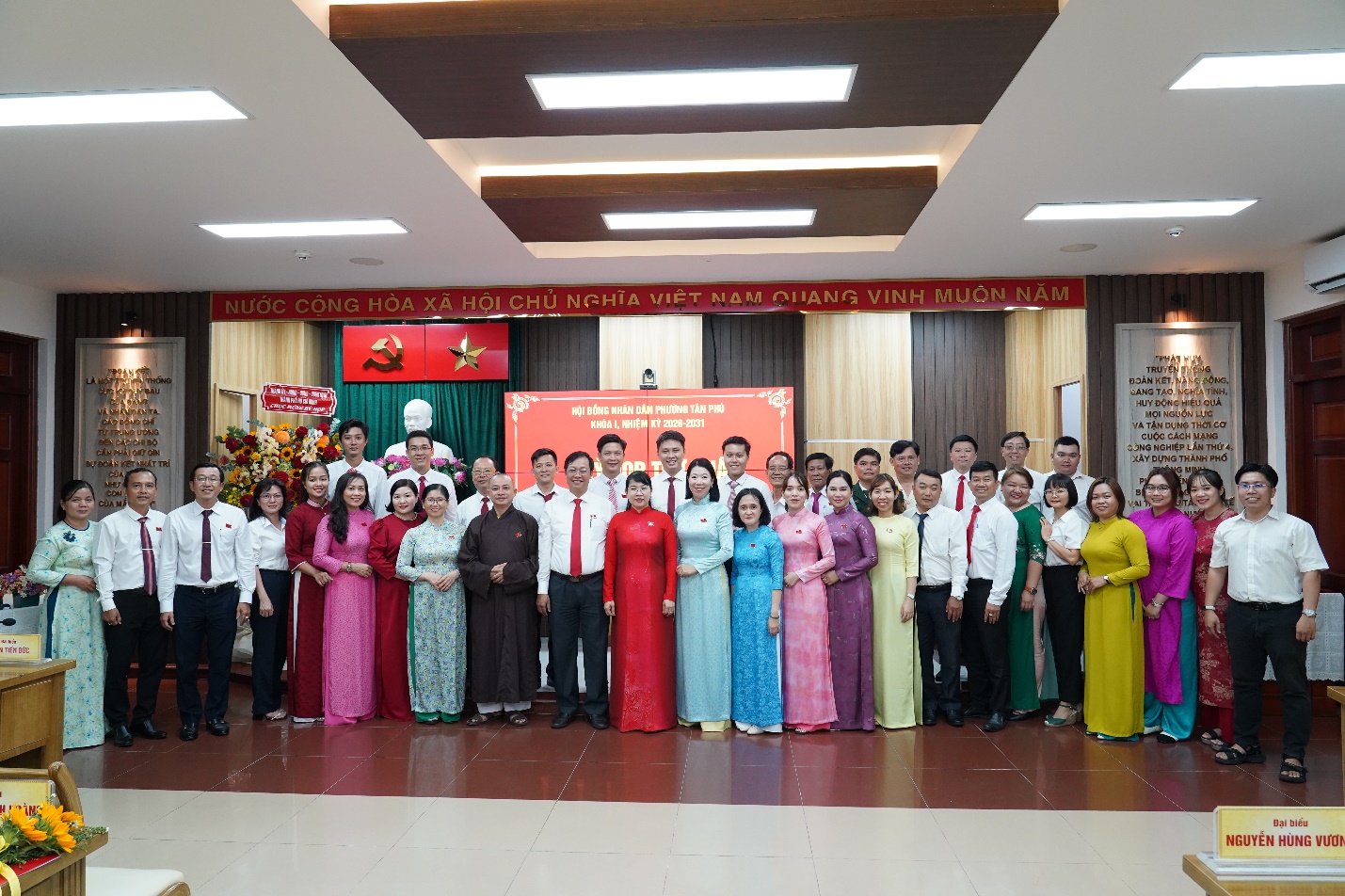 Kỳ họp thứ nhất HĐND phường Tân Phú, khóa I nhiệm kỳ 2026-2031: Bà Lê Thị Kim Hồng tái đắc cử chức danh Chủ tịch HĐND phường Tân Phú