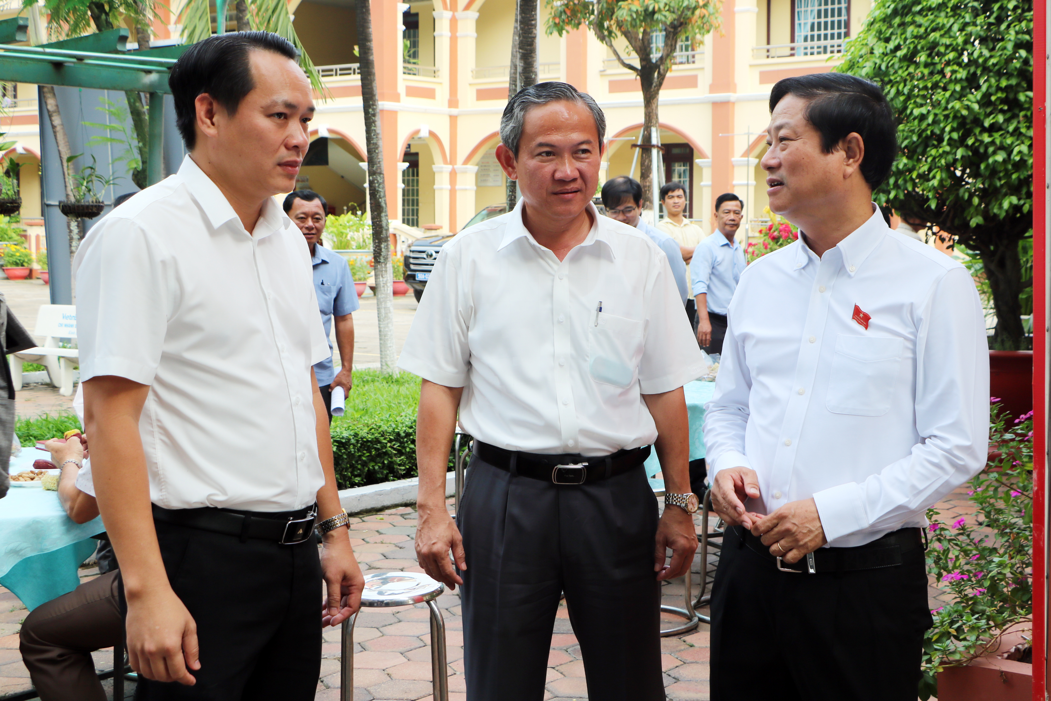 Chủ tịch HĐND TP.HCM cùng các ứng cử viên tiếp xúc cử tri phường Phú An