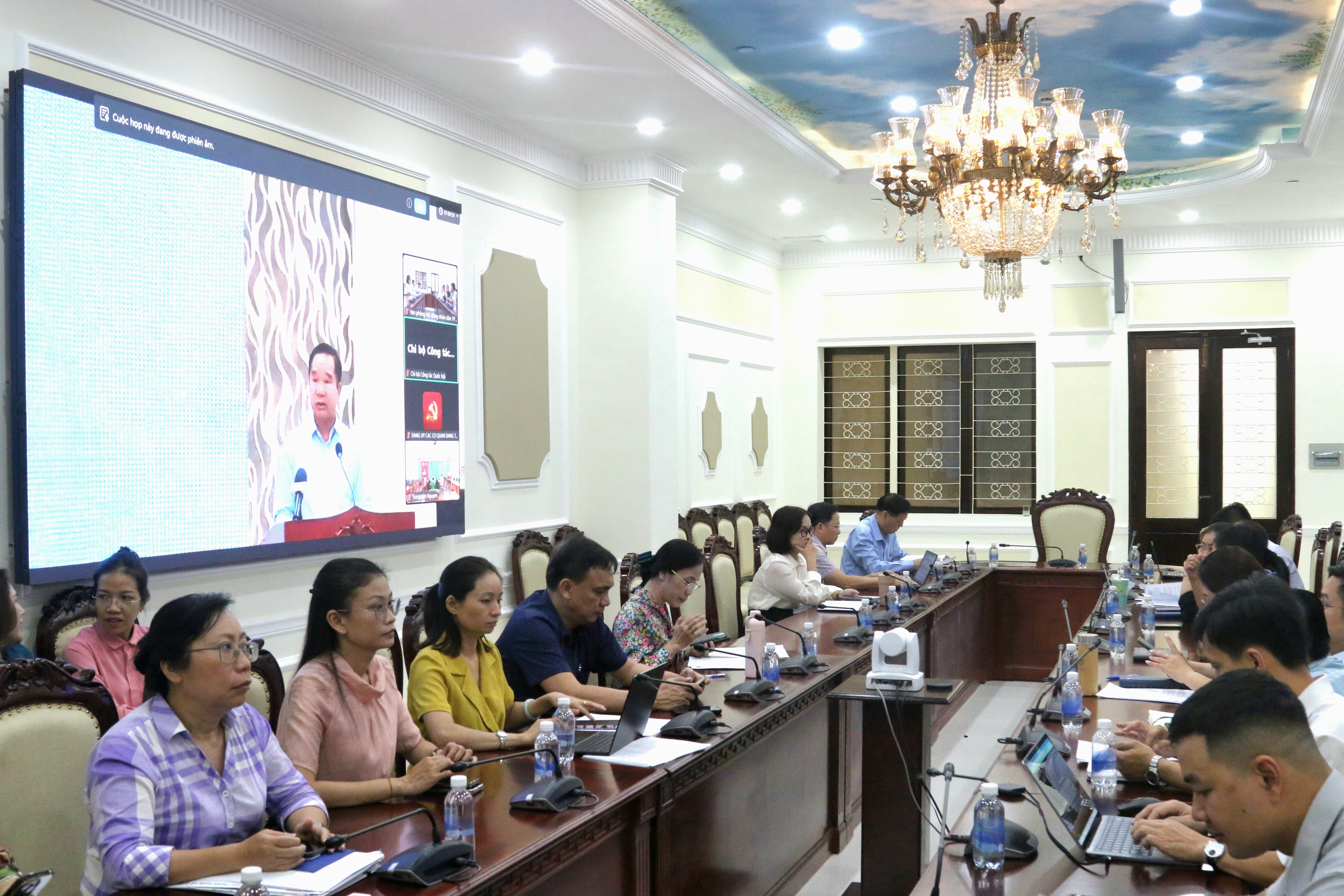 Đảng viên, công chức Văn phòng Đoàn ĐBQH và HĐND TP.HCM nghiêm túc học tập Nghị quyết số 10-NQ/TW của Bộ Chính trị