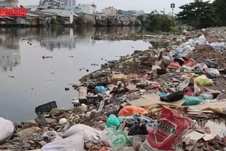 [Video] TP Hồ Chí Minh tăng tốc di dời nhà ven kênh, rạch