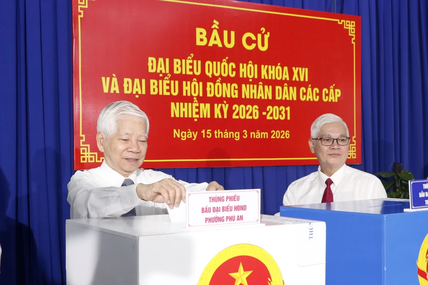 Nguyên Chủ tịch nước Nguyễn Minh Triết dự khai mạc bầu cử tại phường Phú An