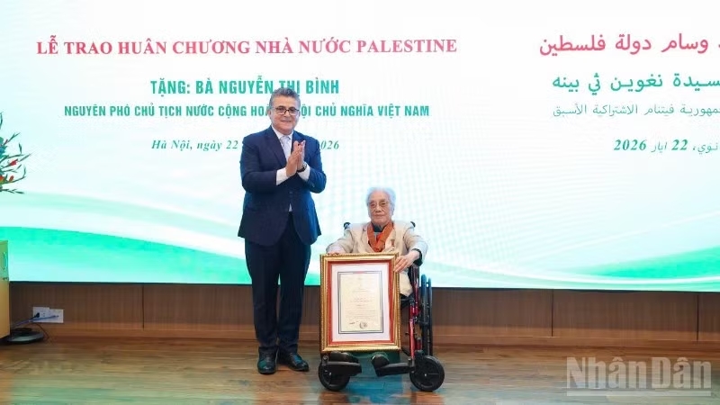 Trao Huân chương “Ngôi sao Công trạng” của Nhà nước Palestine tặng nguyên Phó Chủ tịch nước Nguyễn Thị Bình