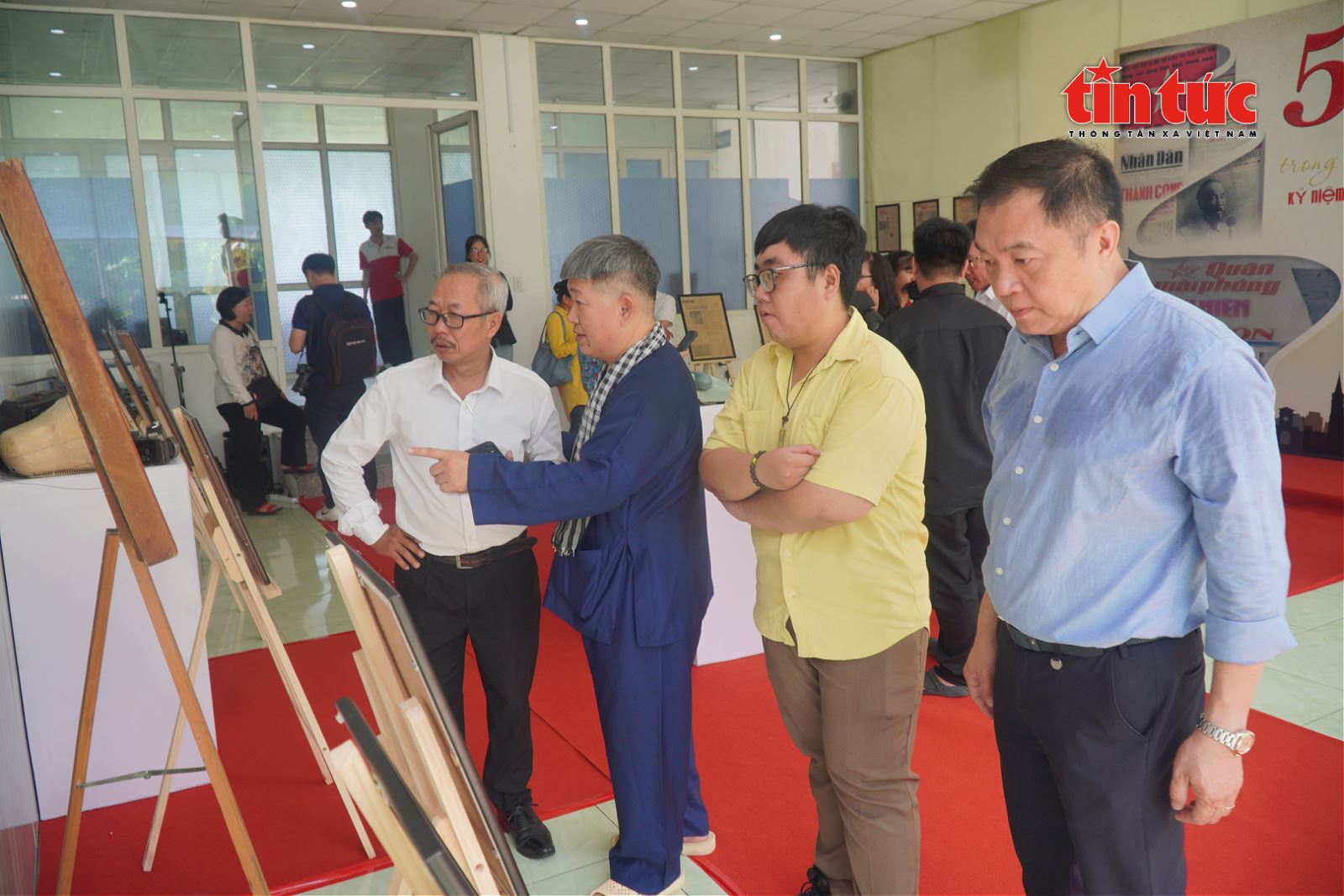50 năm Thành phố mang tên Bác qua những trang báo ghi dấu thời gian